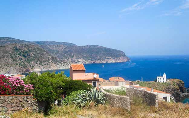 Toscane Elbe Escale sur l Ile de Capraia en Catamaran - Catlante