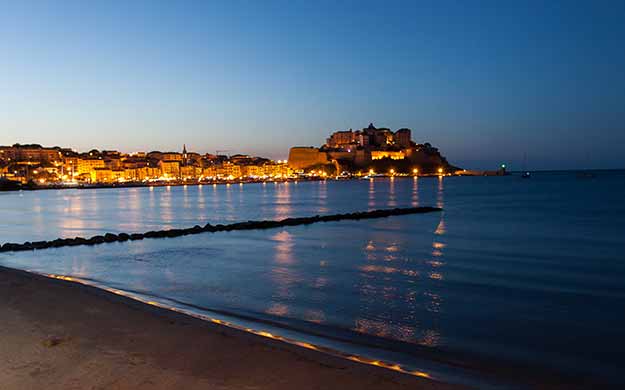 Corse Vue sur Calvi la Nuit - Catlante