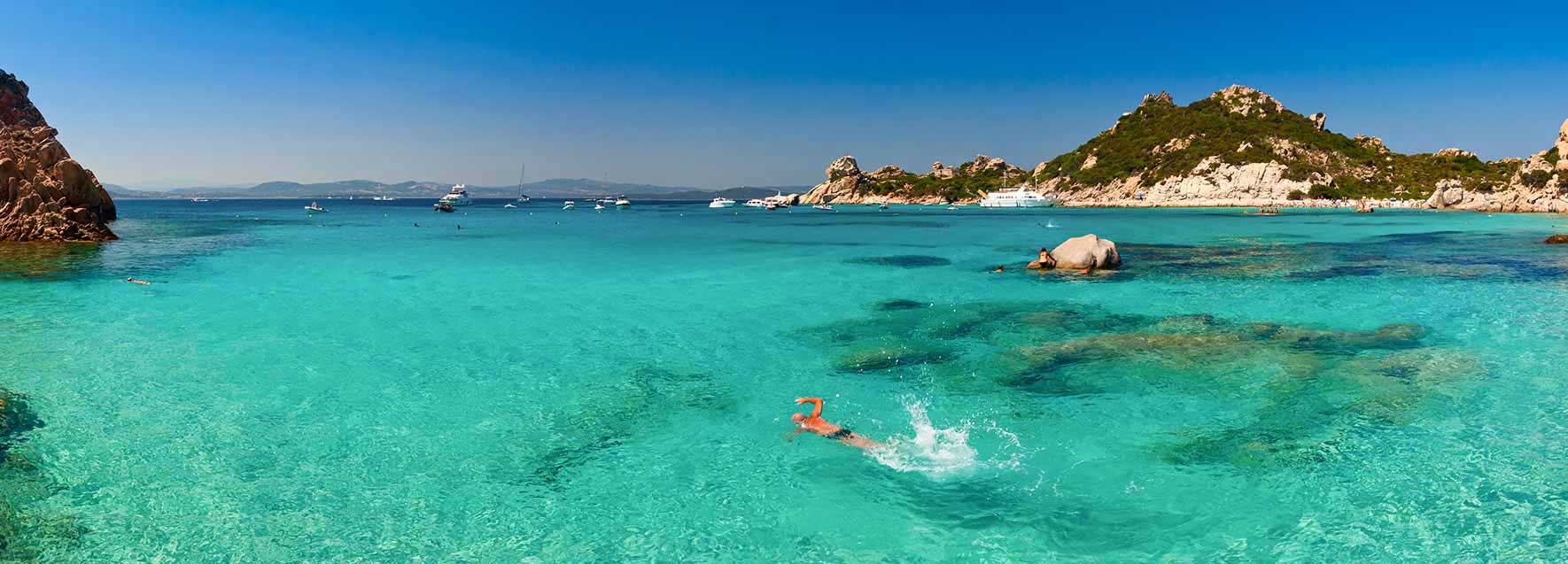 Baignade sur la Costa Smeralda en Sardaigne - Catlante