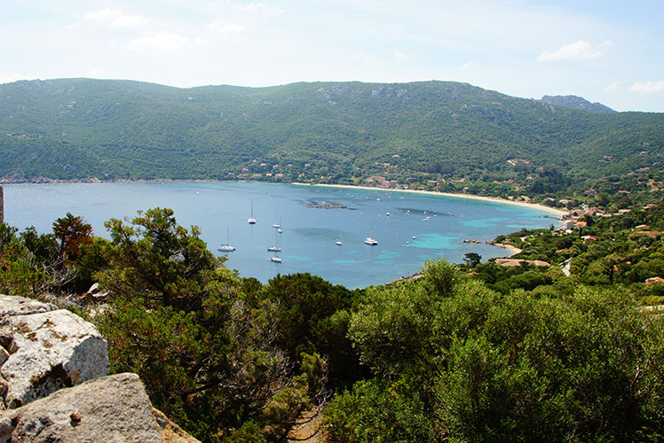 une expérience de village corse au bord de la mer